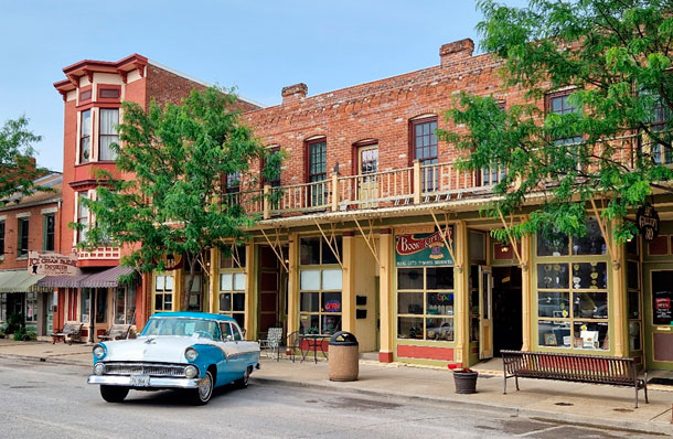 missouri edificio con un coche aparcado delante